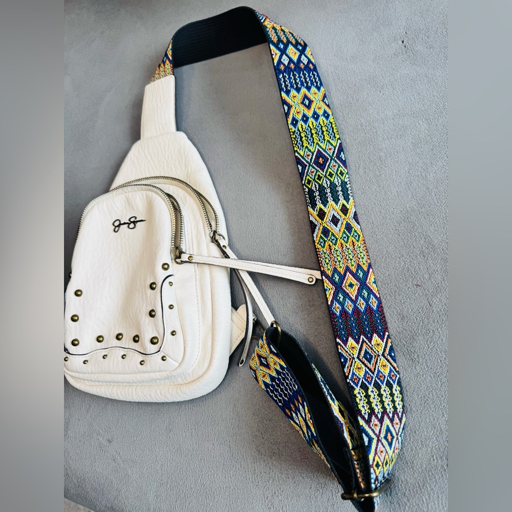 🪴Jessica Simpson White Faux Leather Sling Crossbody Bag with Patterned Strap EUC - Picture 3 of 6